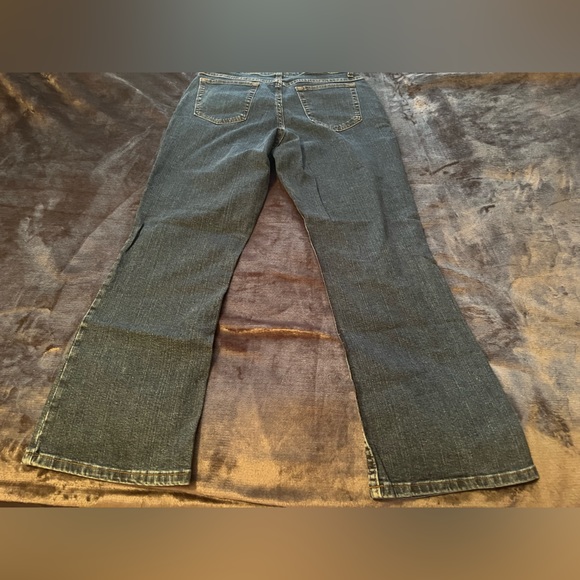 Medium Wash Jeans 99% Cotton 1% Spandex Size 12 - Picture 8 of 8